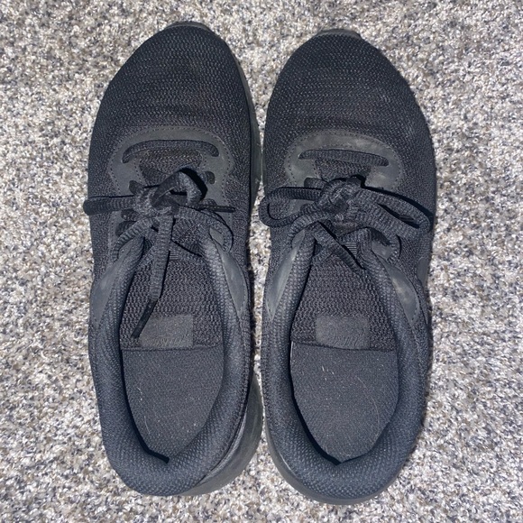 Nike kids running shoes - Picture 3 of 7